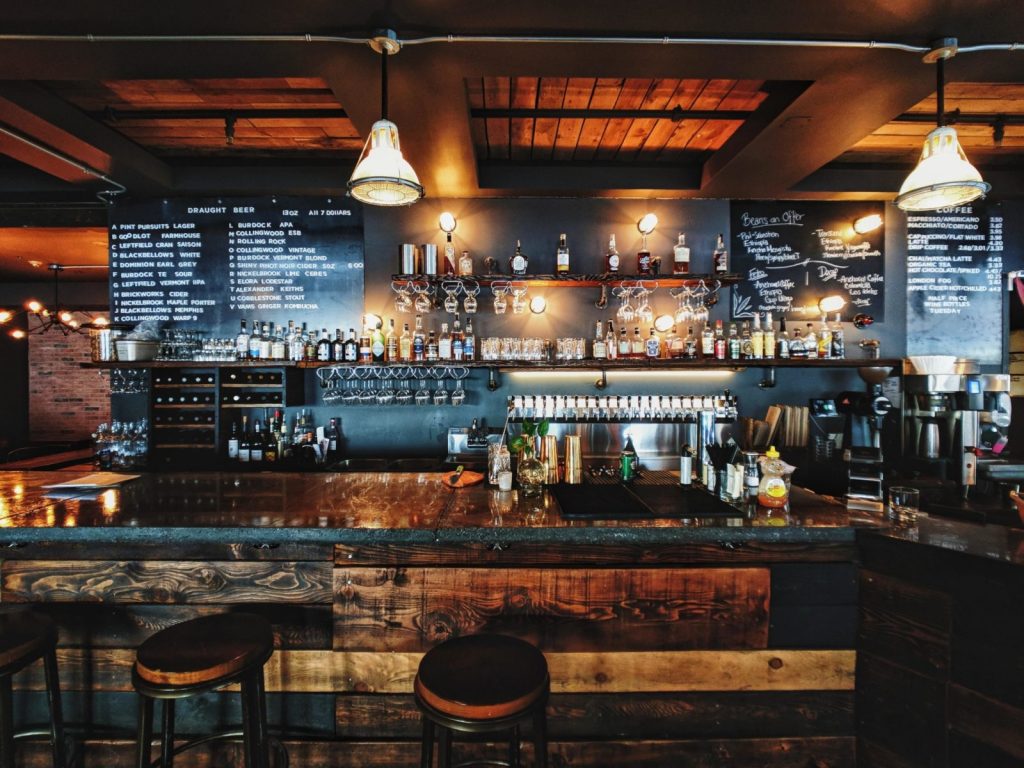 3 Recommendations to Professionally Organize a Restaurant Bar