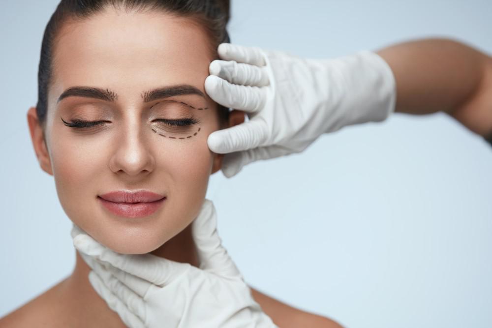 Does Eye Bag Removal Surgery Really Make you Look Younger? Five things to Know about this Treatment
