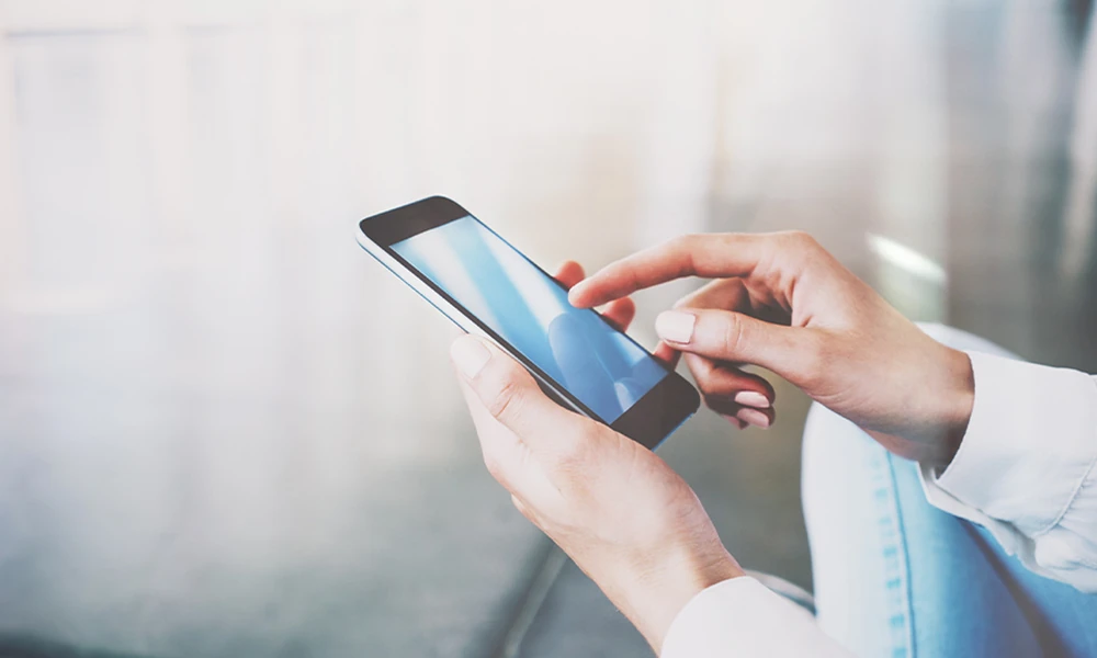 Free Phone or Lower Monthly Fee? How to Pick the Right Postpaid Phone Plan